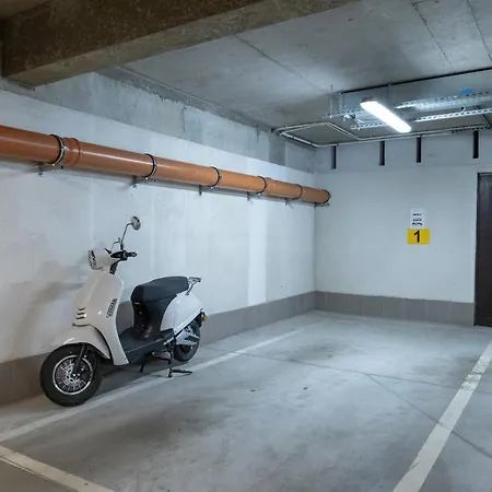 Excellent With Parking & Balcony By Renters Appartement *