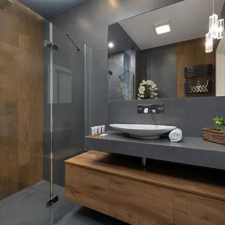 Excellent With Parking & Balcony By Renters Appartement *