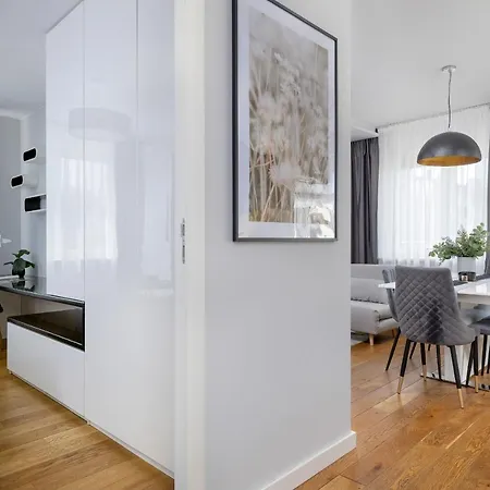 Excellent With Parking & Balcony By Renters Appartement