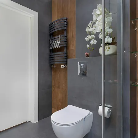 Excellent With Parking & Balcony By Renters Cracovie