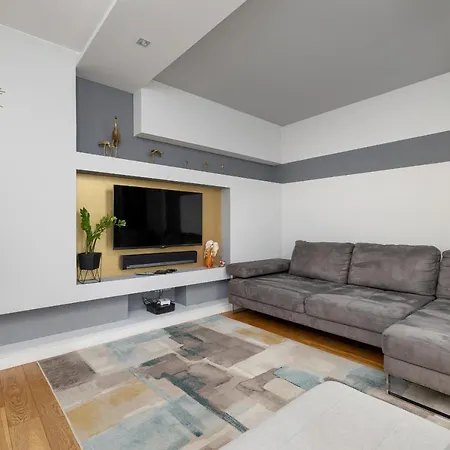 Апартаменты Excellent With Parking & Balcony By Renters *