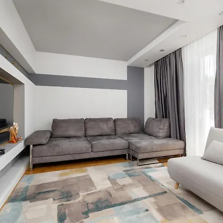 Excellent With Parking & Balcony By Renters